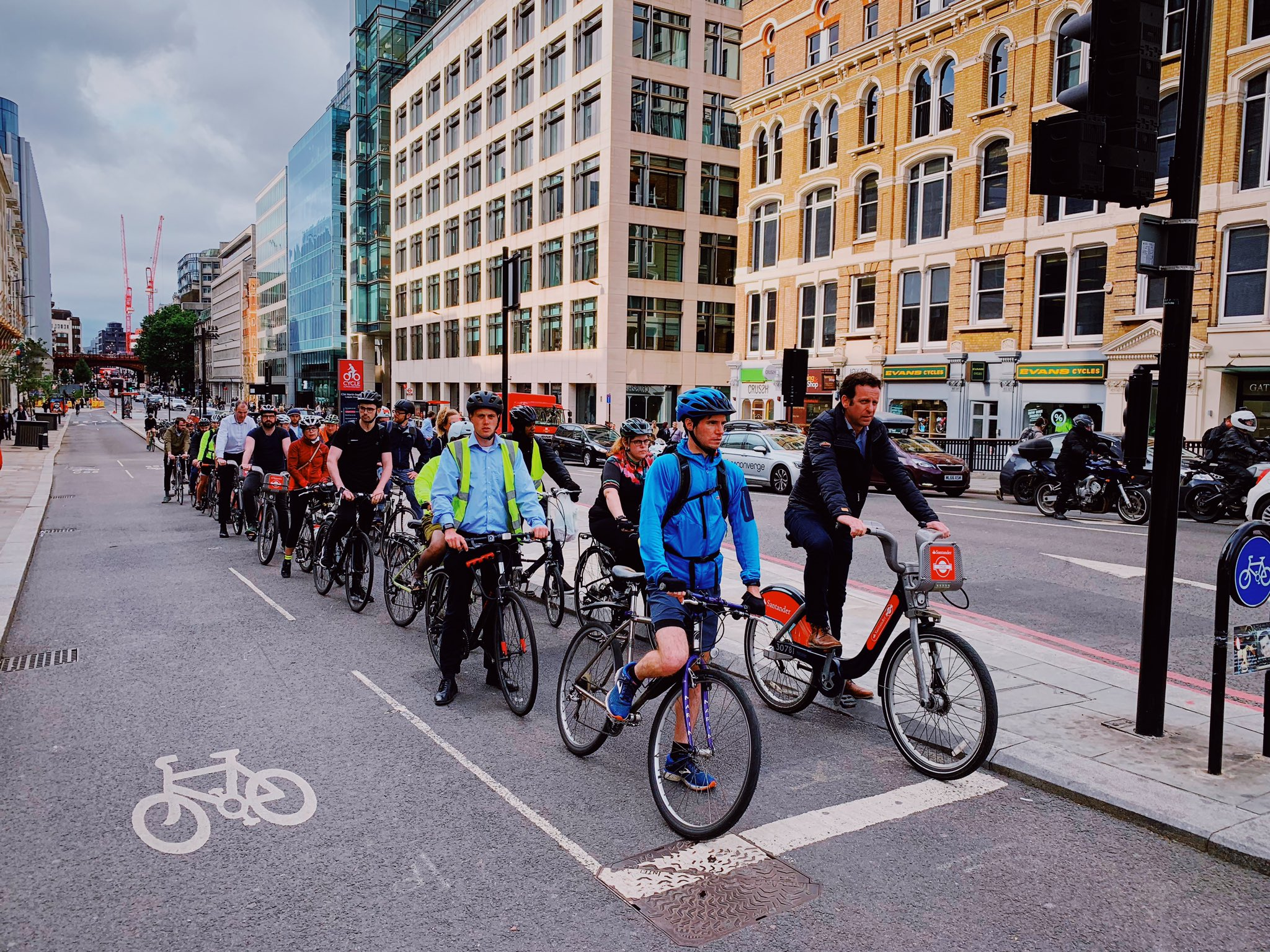 Noti- Deporte: 10 cambios que debes conocer si montas en bici en Inglaterra