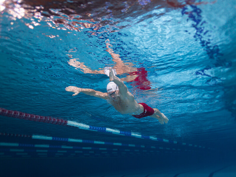 Noti- Deporte: Cómo proteger tus rodillas cuando nades a braza