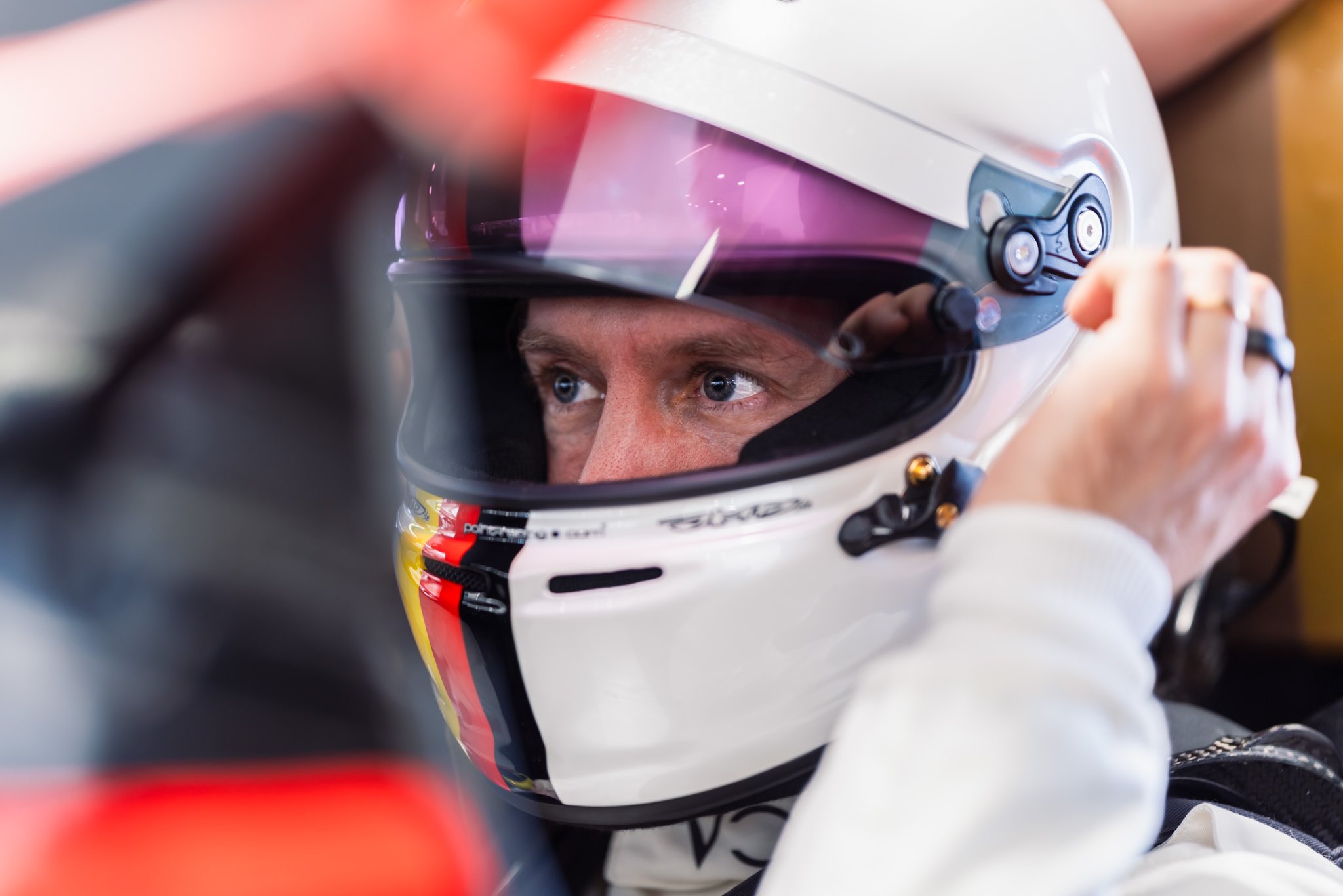 Noti- Deporte: Sebastian Vettel se pone al volante del Porsche 963 en un test en Motorland
