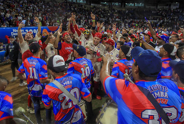 Noti- Deporte: beisboladentro.blogspot.com: Caracas y La Guaira: 36 años después Noti- Deporte: beisboladentro.blogspot.com: Caracas y La Guaira: 36 años después