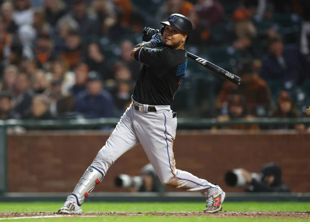 Noti- Deporte: Luis Arraez y los Latinos Lideres en Sencillos en las Grandes Ligas Noti- Deporte: Luis Arraez y los Latinos Lideres en Sencillos en las Grandes Ligas