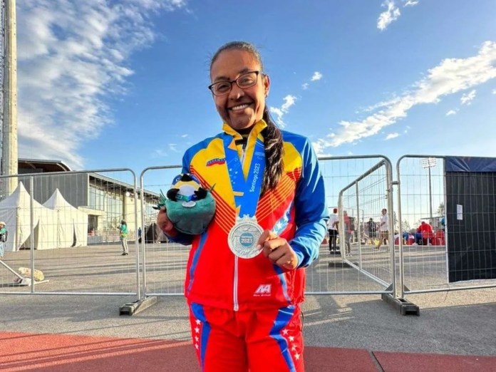 Paratletismo criollo se ba&ntilde;a de gloria en Santiago
