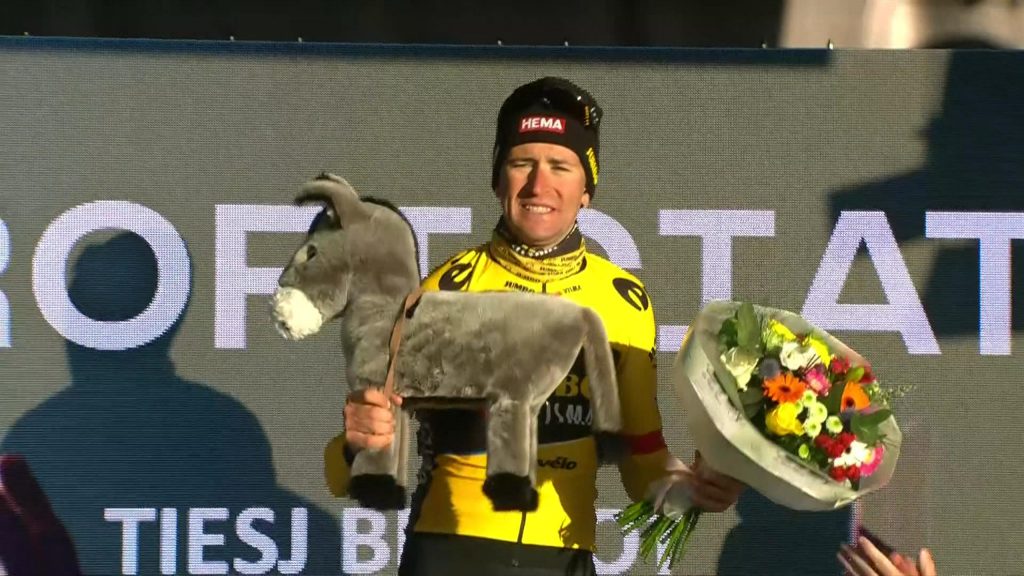 Noti- Deporte: Los trofeos m&aacute;s singulares del ciclismo profesional: de una aceituna de oro a un cerdo vivo