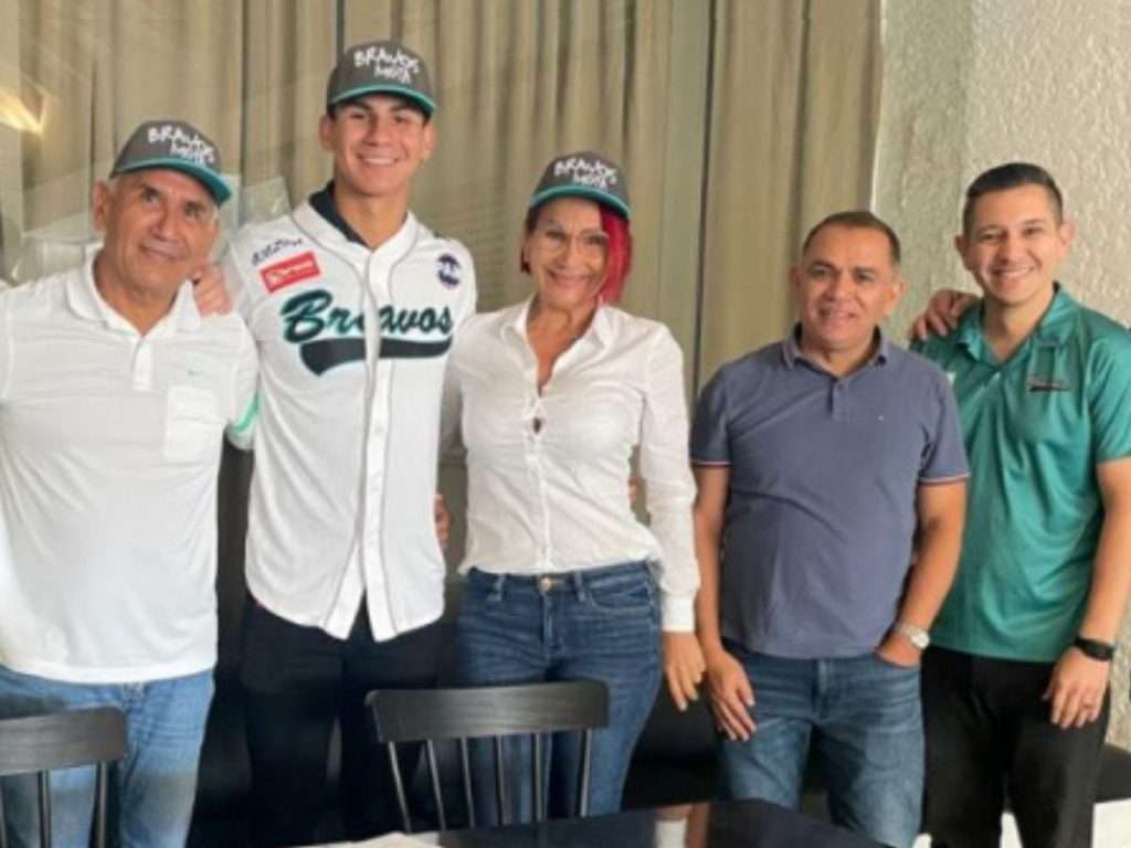 Prospecto de los Marlins firma con Bravos