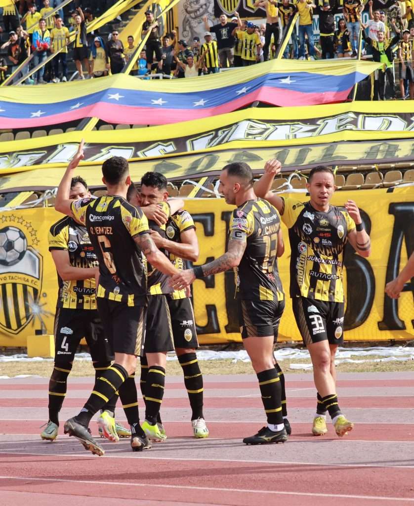 T&aacute;chira aplast&oacute; a Estudiantes en el arranque de la temporada