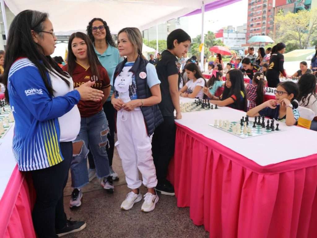 Gran Simult&aacute;nea de Ajedrez Venezuela Mujer enaltece el deporte femenino