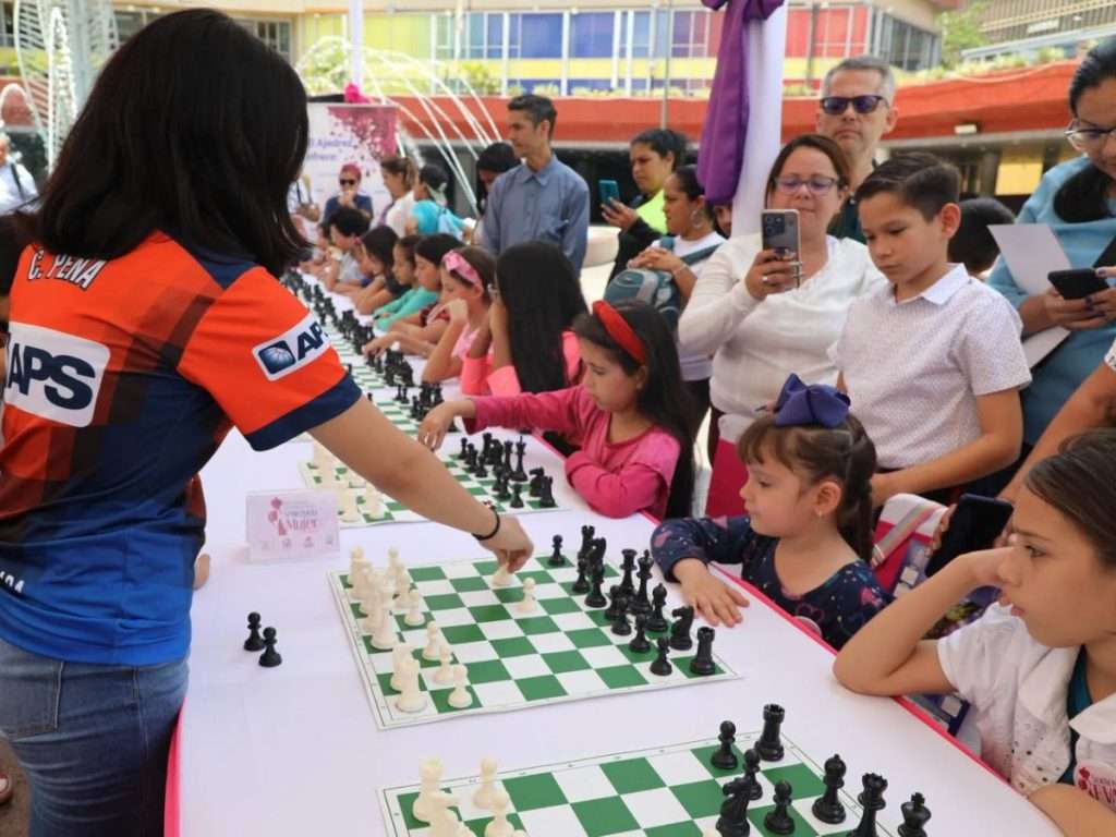 Gran Simult&aacute;nea de Ajedrez Venezuela Mujer enaltece el deporte femenino