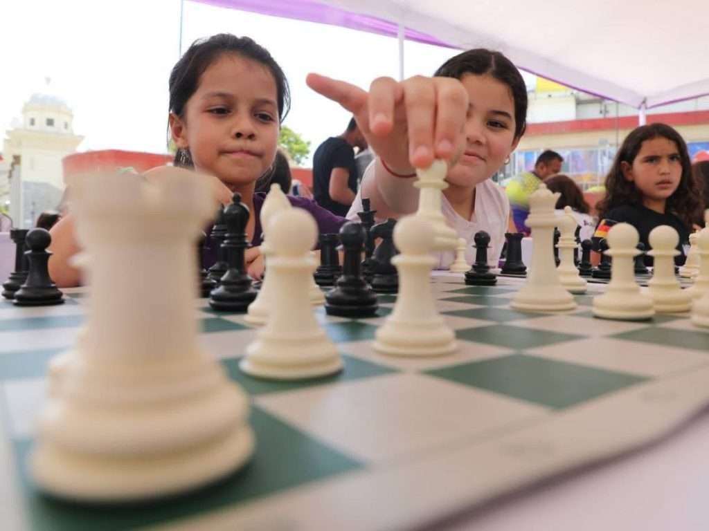 Gran Simult&aacute;nea de Ajedrez Venezuela Mujer enaltece el deporte femenino