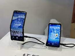 El futuro de los dispositivos m&oacute;viles: Samsung y su prototipo de m&oacute;vil plegable tipo pulsera&nbsp;