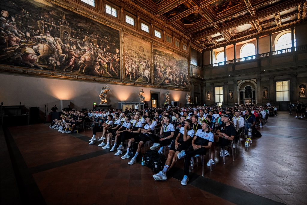 Noti- Deporte: Florencia y el Tour: cuando la belleza se al&iacute;a con la belleza