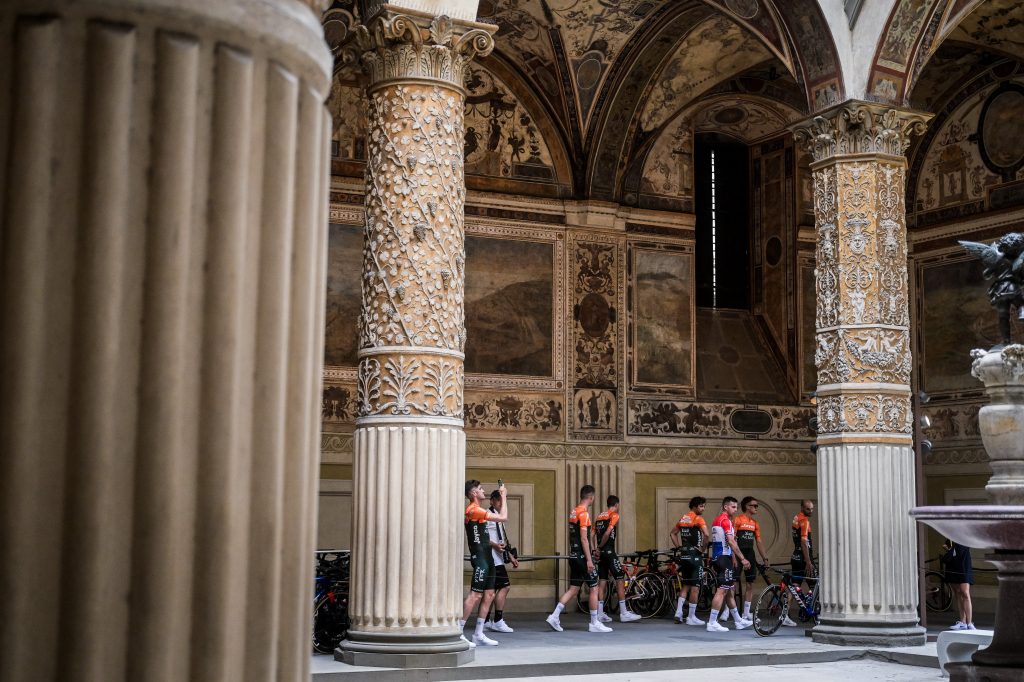 Noti- Deporte: Florencia y el Tour: cuando la belleza se al&iacute;a con la belleza