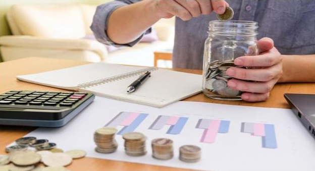 La Clave para un Futuro Financiero Seguro: Educaci&oacute;n Financiera para J&oacute;venes y Adultos