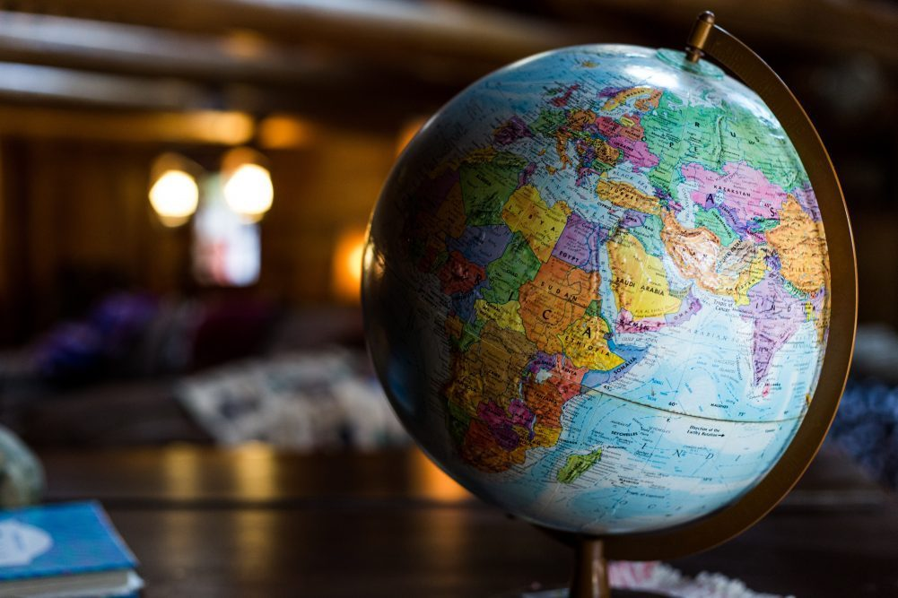 La influencia de las tensiones geopol&iacute;ticas en los precios y el suministro de petr&oacute;leo: Un an&aacute;lisis en la era global&nbsp;