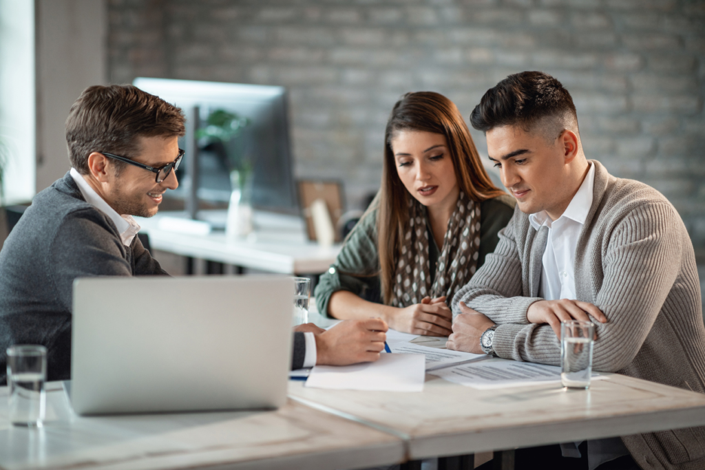 Los Beneficios de la Asesor&iacute;a de Negocios: Impulsando el &Eacute;xito Empresarial