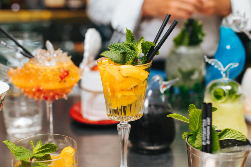 Metropolitan Distribuitors | Bebidas Alcoh&oacute;licas Saborizadas: C&oacute;mo la Innovaci&oacute;n Est&aacute; Cambiando las Preferencias de los Consumidores