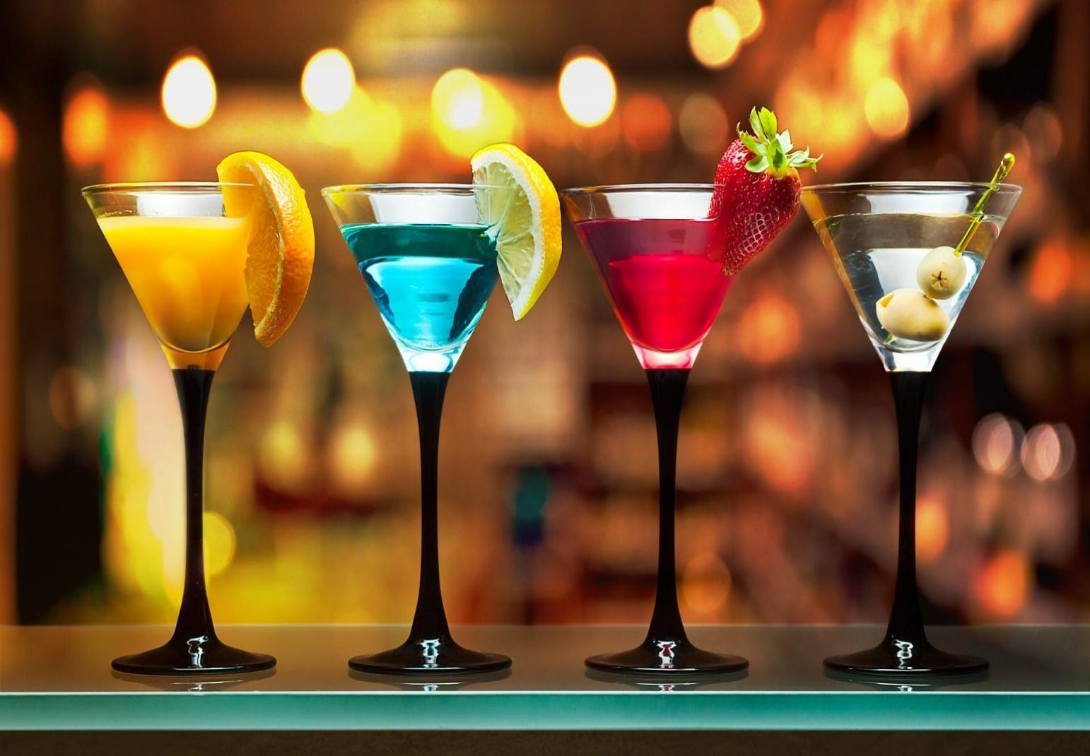 Metropolitan Distribuitors | Bebidas Alcoh&oacute;licas Saborizadas: C&oacute;mo la Innovaci&oacute;n Est&aacute; Cambiando las Preferencias de los Consumidores