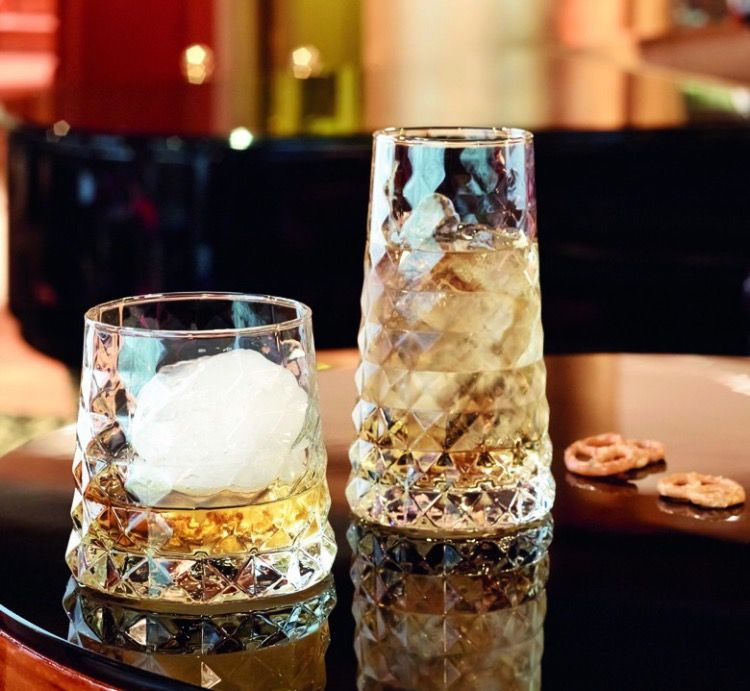 Accesorios y Complementos para Vinos y Licores: Elevando la Experiencia de Degustaci&oacute;n con Metropolitan Distribuitors