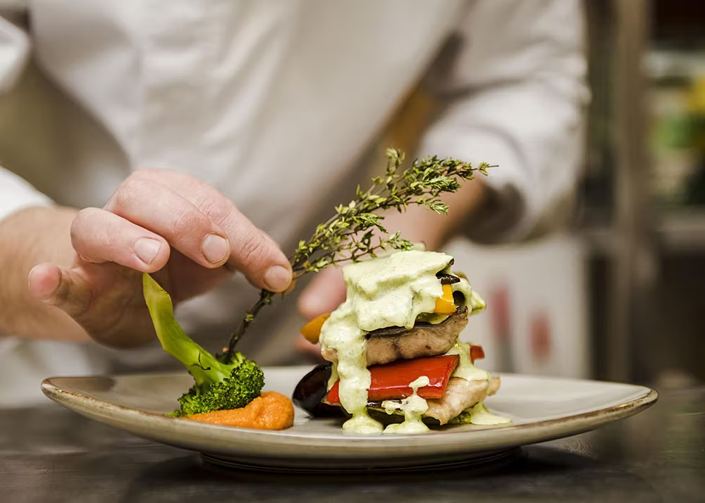 M&aacute;s que un Delantal: La Diferencia entre un Gastr&oacute;nomo y un Cocinero