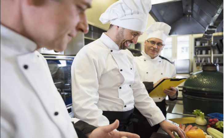 M&aacute;s que un Delantal: La Diferencia entre un Gastr&oacute;nomo y un Cocinero