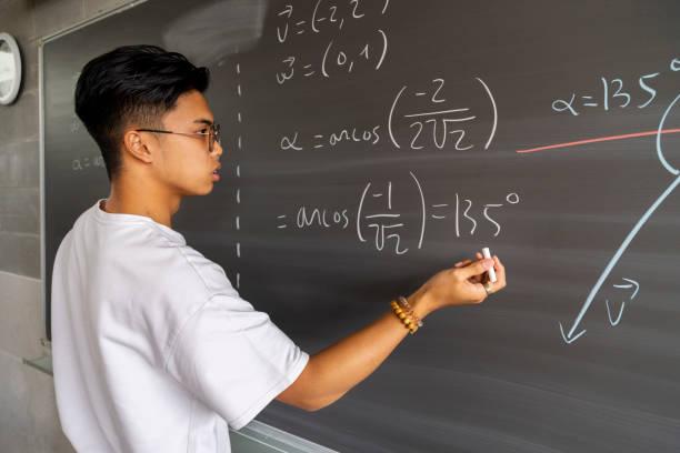 Resolviendo Problemas de Matem&aacute;ticas Dif&iacute;ciles: Estrategias y Consejos con Oswaldo Karam Macia