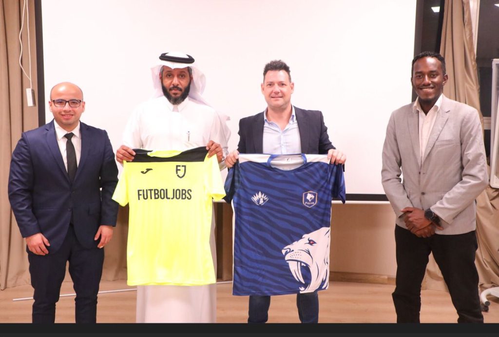 Noti- deporte: FutbolJobs estrecha lazos con la Academia saud&iacute;, Force Football Academy