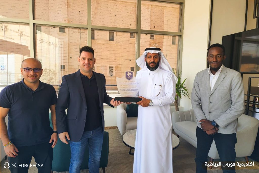 Noti- deporte: FutbolJobs estrecha lazos con la Academia saud&iacute;, Force Football Academy