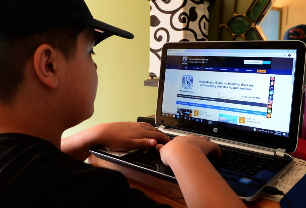 Educación 100% Online vs. Educación Presencial: Ventajas y Desafíos en el Aprendizaje Actual Educación 100% Online vs. Educación Presencial: Ventajas y Desafíos en el Aprendizaje Actual