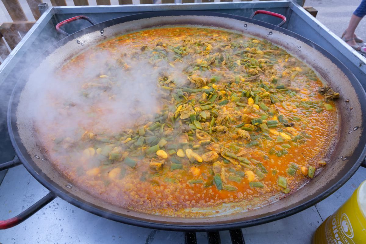 Francesco Lovaglio Tafuri :C&oacute;mo se Prepara una Paella Valenciana Tradicional