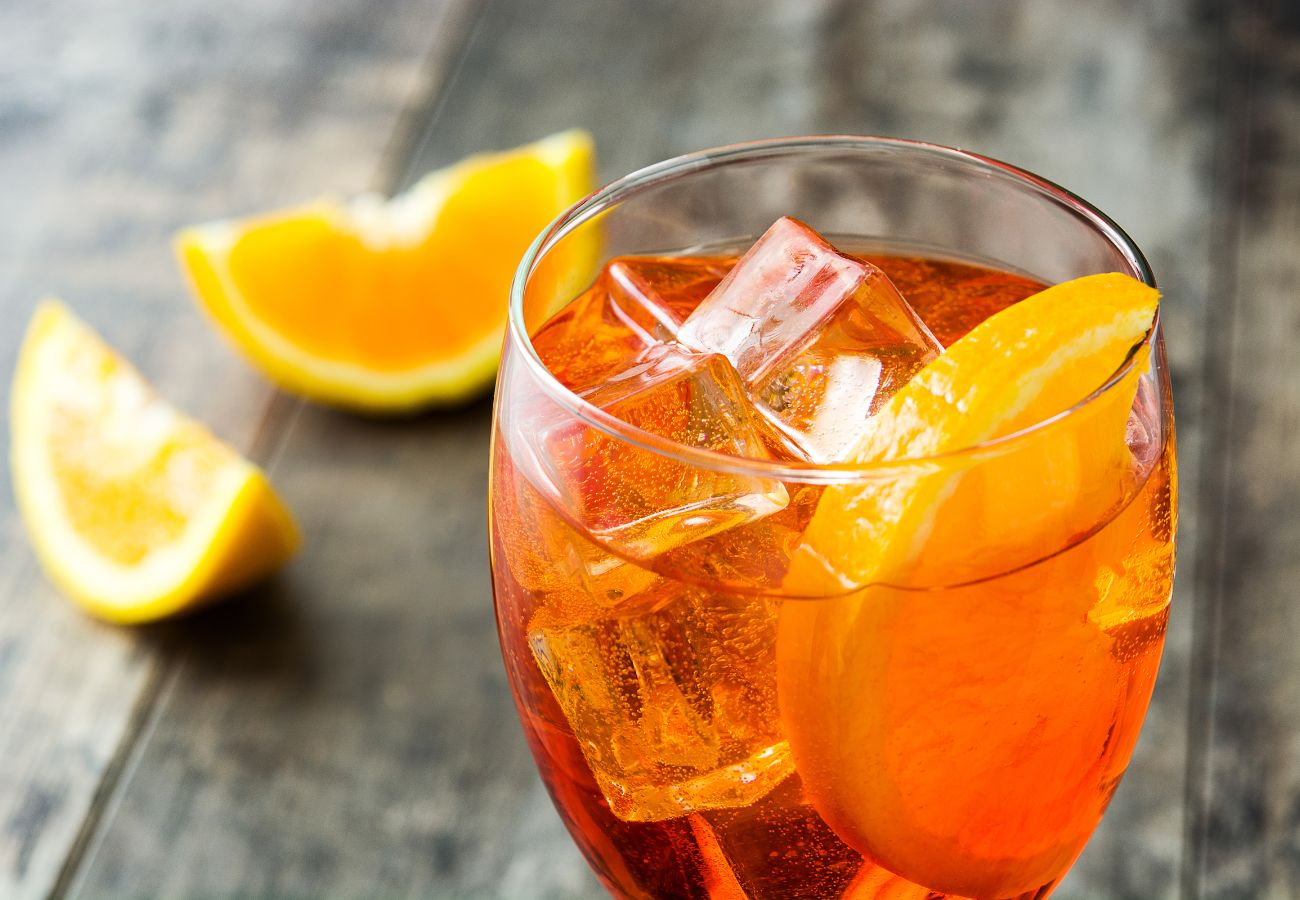 El Arte del Aperol Spritz: M&aacute;s All&aacute; de la Receta Perfecta [Metropolitan Distribuitors]