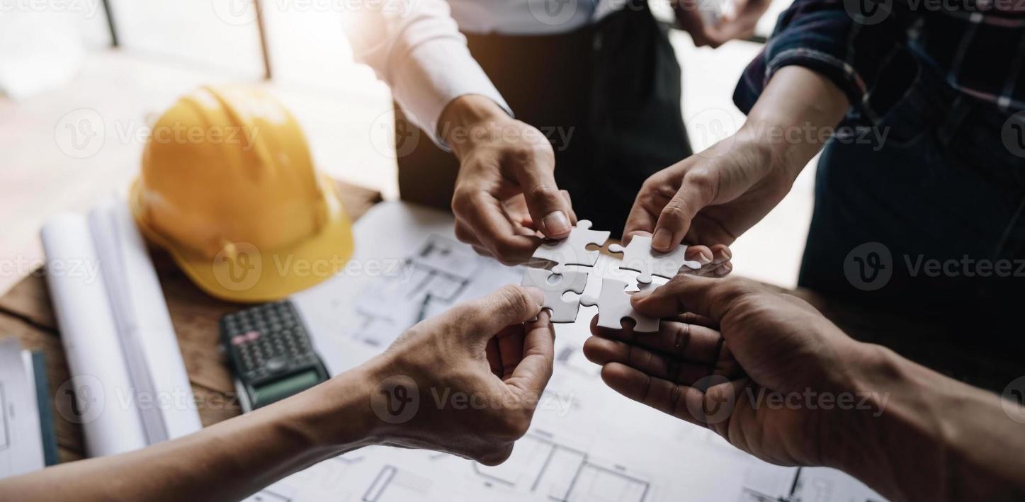 Desaf&iacute;os que enfrentan arquitectos y constructores al trabajar juntos