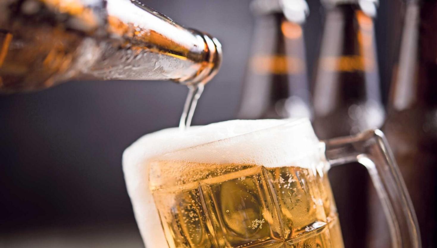 De la Jarra al 'Craft': C&oacute;mo ha Evolucionado el Consumo de Cerveza y Vino en los &Uacute;ltimos A&ntilde;os