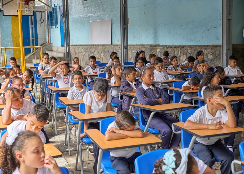 ¡Transformando vidas a través de la educación! ¡Transformando vidas a través de la educación!