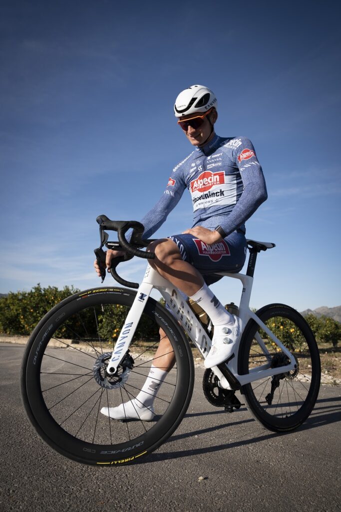 Noti- Deporte: Pirelli har&aacute; rodar a Van der Poel y a Alpecin hasta 2029