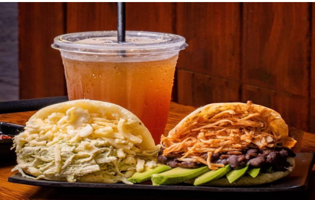 La Arepa y su Bebida Famosa: El Papel del Papelón con Limón en la Cultura Venezolana La Arepa y su Bebida Famosa: El Papel del Papelón con Limón en la Cultura Venezolana