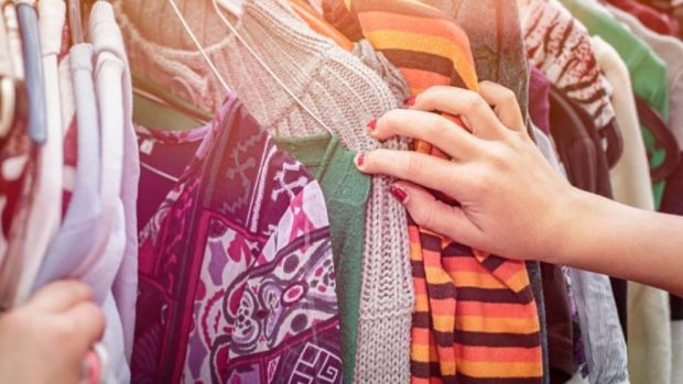 Cómo Ganar Dinero Vendiendo tus Trastos y Ropa Vieja Cómo Ganar Dinero Vendiendo tus Trastos y Ropa Vieja