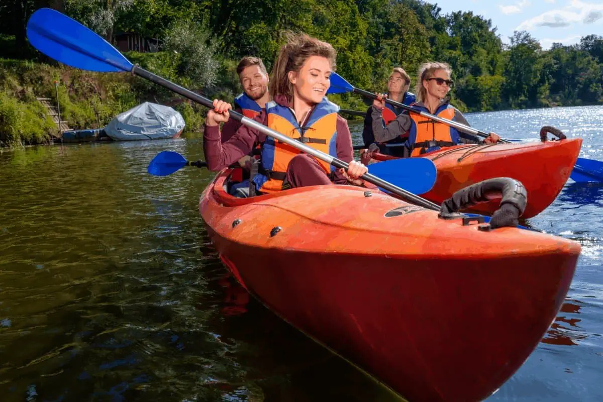 Tipos de Kayak M&aacute;s Populares: Gu&iacute;a Completa para Aventureros por Joao Rafael Silva Robertson