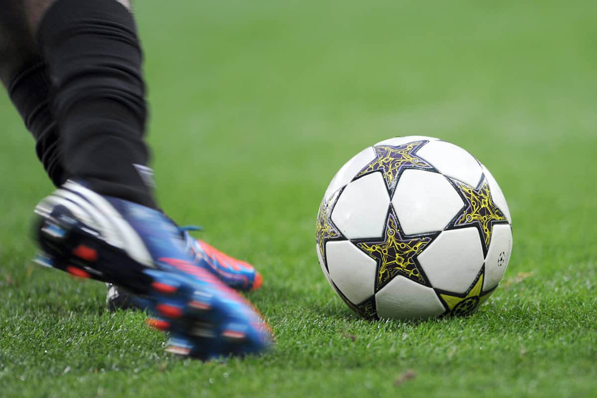 Fútbol Sin Secretos: Entiende las Reglas Clave del Juego en Minutos (por Jesús Emilio Vásquez Quintero) Fútbol Sin Secretos: Entiende las Reglas Clave del Juego en Minutos (por Jesús Emilio Vásquez Quintero)