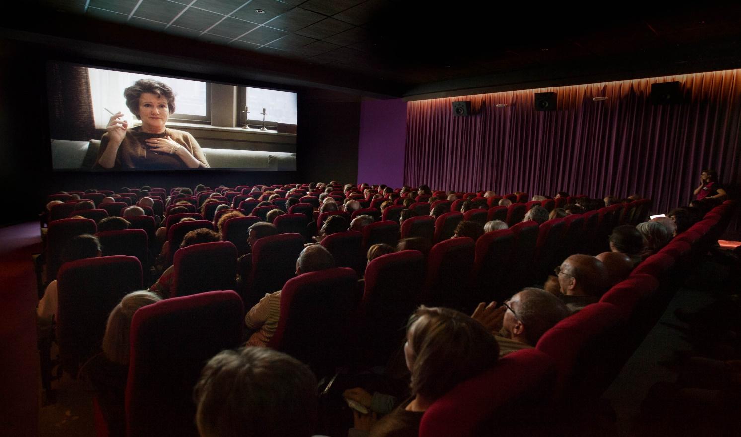 El Futuro de las Salas de Cine: C&oacute;mo Competir&aacute;n con el Streaming y Estrategias para Atraer al P&uacute;blico