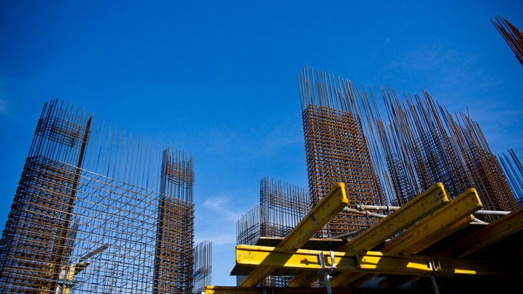 Claudio Antonio Ramirez Soto | Construcci&oacute;n en Zonas S&iacute;smicas y con Condiciones Clim&aacute;ticas Extremas: Retos y Soluciones