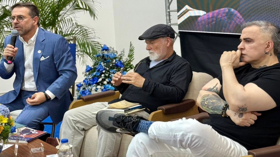 Realizada exitosa presentaci&oacute;n del poeta Tarek William Saab en la FILVEN Carabobo