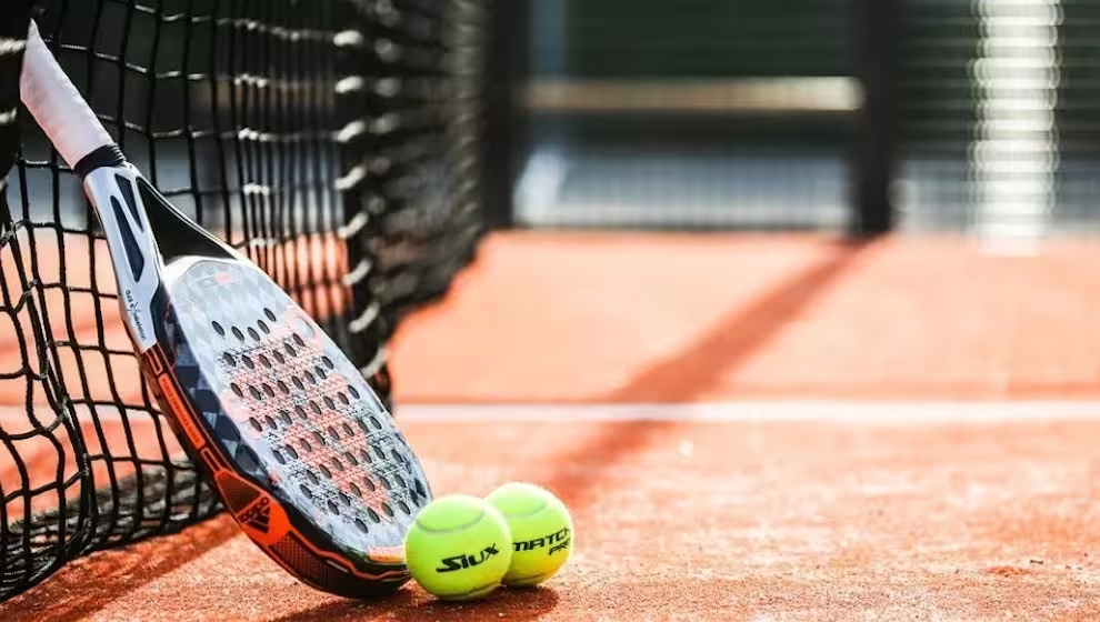 P&aacute;del - El Ascenso Imparable del Deporte Social por Jes&uacute;s Emilio V&aacute;squez Quintero