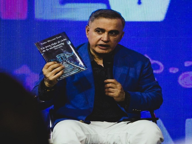 Tarek William Saab | &lsquo;Un Tren Viaja Al Cielo De La Medianoche&rsquo;&hellip; &iexcl;L&iacute;der en ventas de la Filven 2025!