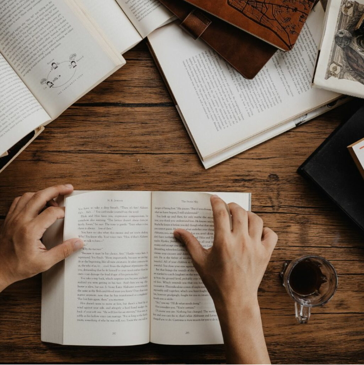 Descorriendo el Tel&oacute;n: 5 Curiosidades de la Literatura que te Dejar&aacute;n Asombrado