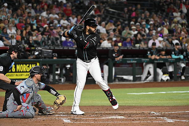 Noti- Deporte: Eugenio Suarez Buen Paso en la Liga Nacional Premio Hank Aaron 2025
