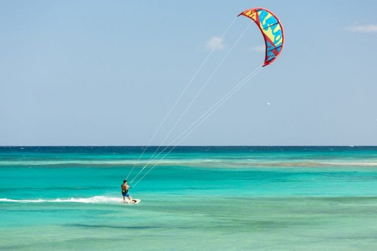 &nbsp;Jes&uacute;s Emilio V&aacute;squez Quintero: Iniciaci&oacute;n al Kitesurf, Todo lo que Necesitas Saber Antes de Tu Primera Clase