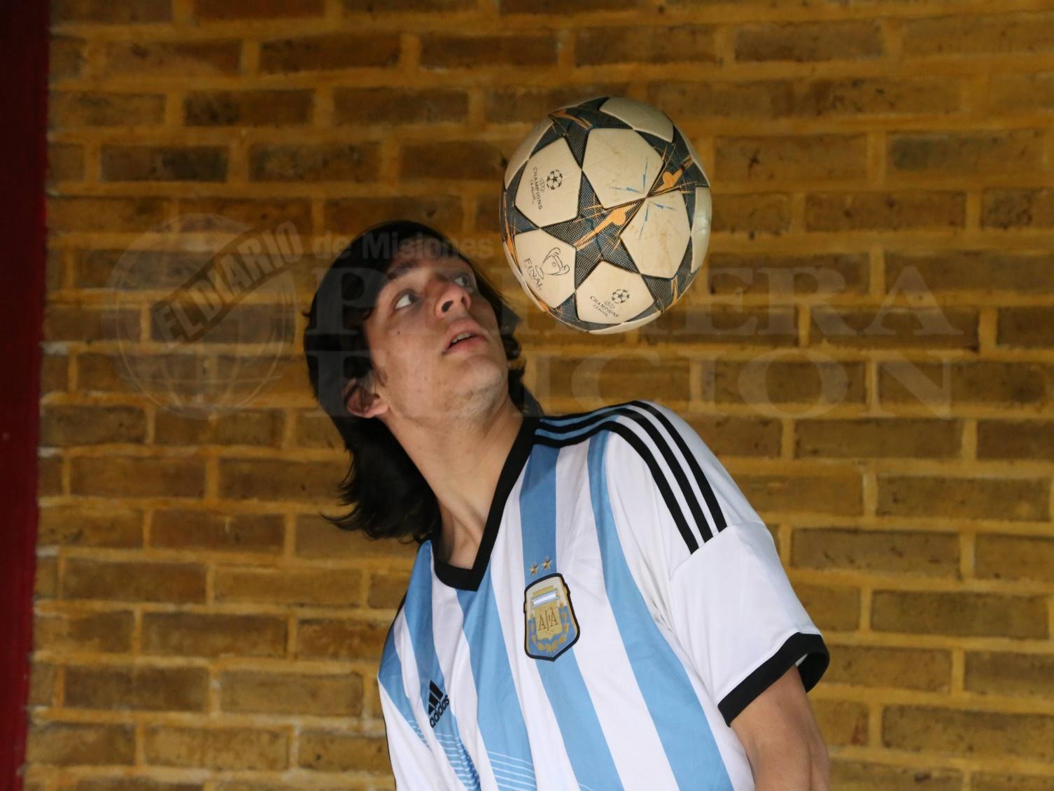 Del Freestyle a la Cancha Profesional: Cómo la Fusión de Trucos y Técnica Define a la Nueva Generación de Futbolistas Del Freestyle a la Cancha Profesional: Cómo la Fusión de Trucos y Técnica Define a la Nueva Generación de Futbolistas