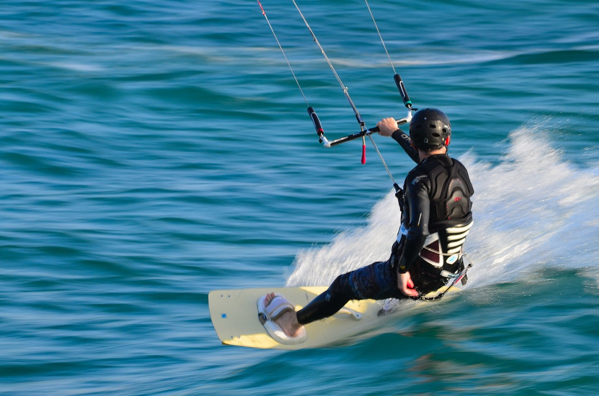 &nbsp;Jes&uacute;s Emilio V&aacute;squez Quintero: Iniciaci&oacute;n al Kitesurf, Todo lo que Necesitas Saber Antes de Tu Primera Clase
