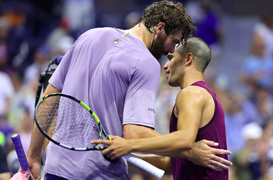 Noti-Deporte: Carlos Alcaraz explica su nuevo corte de pelo en el US Open
