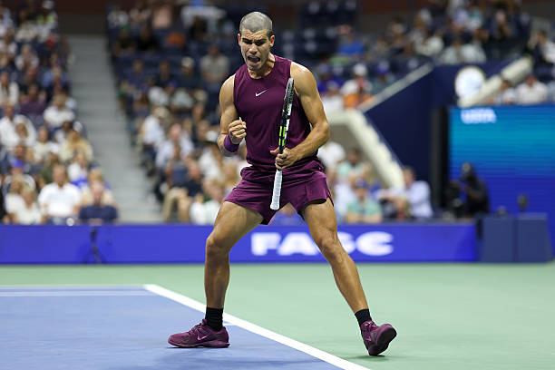 Noti-Deporte: Así fue el debut de Alcaraz en el US Open con nuevo pelo