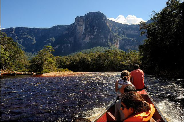Javier Marcano Tabata | Experiencia de Hacer Rafting en Canaima Javier Marcano Tabata | Experiencia de Hacer Rafting en Canaima